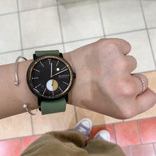 Load image into Gallery viewer, Skagen Signatur Field Watch SKW6541 42mm Black &amp; Tan On Green Silicone Worn Shot 2
